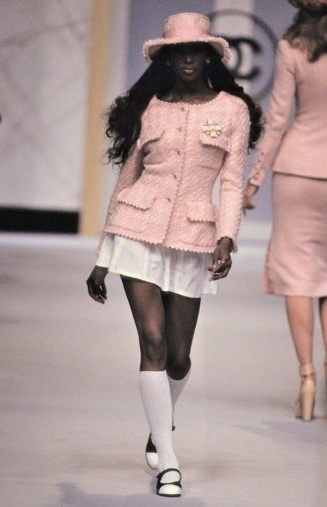 Pink Chanel 1990 Couture, Long Skirt Outfits For Spring, Comfy Spring Outfits Lazy Days, Lazy Spring Outfits, Spring Outfits Comfy, Outfits Lazy Days, Comfy Spring Outfits, Outfits Comfy, Outfits For Spring