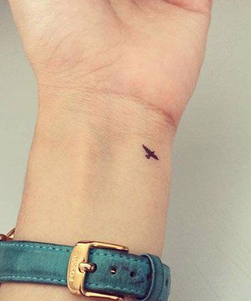 Bird Tattoos, Tiny Bird Tattoos, Bird Tattoos For Women, Vogel Tattoo, Tiny Wrist Tattoos, Shape Tattoo, Silhouette Tattoos, Muster Tattoos, Mother Tattoos