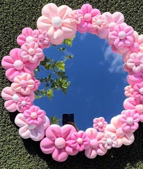 Craft With Clay, Recycle Decoration, Clay Flower Mirror, Diy Flower Mirror, Mirror Craft, Cosas Aesthetic, Gelang Manik-manik, Flower Mirror, Homemade Stuff