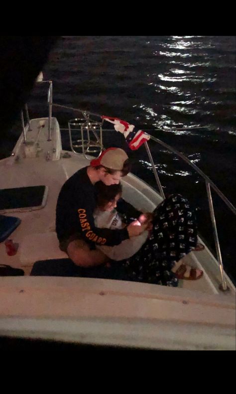 Hugging Pictures Couple, Future Boyfriend Aesthetic, Good Boyfriend Aesthetic, Boat With Boyfriend, Couple On Boat Aesthetic, Future Plans With Boyfriend, Boyfriend Things To Do, Cute Way To Ask Someone Out, Summer Aesthetic With Boyfriend