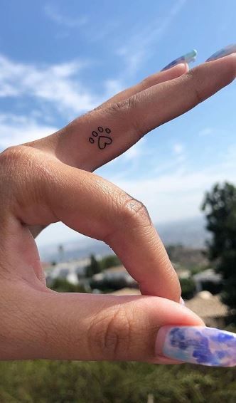 Tiny Tattoo On Finger, Finger Tattoos Paw Print, Finger Animal Tattoo, Girly Minimalist Tattoo, Finger Tattoos Hidden, Tiny Pawprint Tattoos, Small Tat Ideas Tiny Tattoo, Small Tattoos About Dogs, Small Tattoos About My Dog