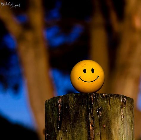 A Smile for You!! Smilely Ball in St Leonards-, via Flickr. Cute Photo For Wallpaper, Happy Images For Dp, Smile Ball Wallpaper, Smailys Wallpaper, Smile Emoji Dp, Smile Dp For Whatsapp, Smile Emoji Photo, Emoji Dp, Smile Dp