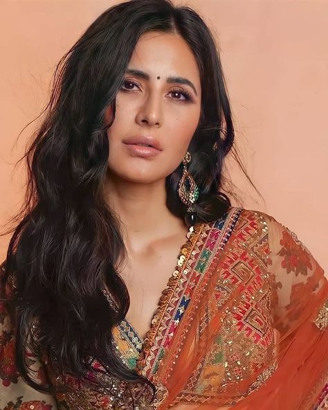 Fan page of katrina kaif❤ on Instagram: "🦋❣️ . 🌸 @katrinakaif 🌸 . . .......follow @stay_gold_katty ....... . . . . .#katrinakaif #biggestfemalesuperstarofindia #sooryavanshi…" Katrina Kaif, Ek Tha Tiger, Kabir Khan, Stay Gold, Jacqueline Fernandez, Women Of India, Indian Celebrities, Old Actress, Bollywood Celebrities