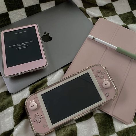 ꒰🍥 ꒱– i'm not the owner﹔☆༘⋆ ʚɞ Pink Switch Aesthetic, Nintendo Switch Lite Aesthetic Pink, Pink Nerd Aesthetic, Nintendo Lite Case, Switch Nintendo Aesthetic, Pink Tech Aesthetic, Nintendo Switch Lite Games, Nintendo Lite Aesthetic, Pink Nintendo Switch Aesthetic