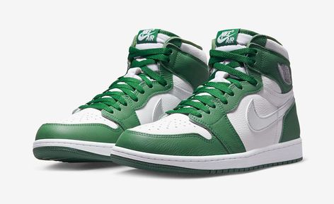 The ‘Gorge Green’ is a brand new colourway set to release sometime this year! Click in to check out the release details. Bordeaux, Logo Wings, Logo Nike, Jordan 1 High Og, Popular Sneakers, Nike Dunk High, Air Jordan 1 Retro High Og, Air Jordan 1 Retro High, Jordan Sneakers