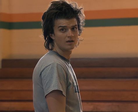 Joe Keery Short Hair, Eddie Munson Imagines, Steve Harrington Icon, Stranger Things Joe Keery, Steve Harrington Stranger Things, Joe Kerry, Beautiful Joe, Stranger Things Steve, Stranger Things 4