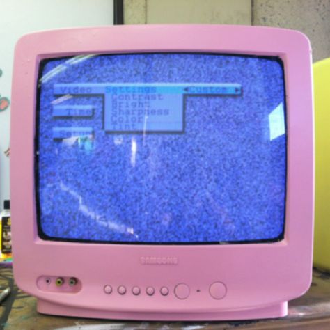 Definitely had this in college... Kawaii, 2000s Reality Tv Aesthetic, Tv Screen Aesthetic, Y2k Tv, Early 200s, Pink Tv, Morning Dove, Ipad Icons, Pink Film