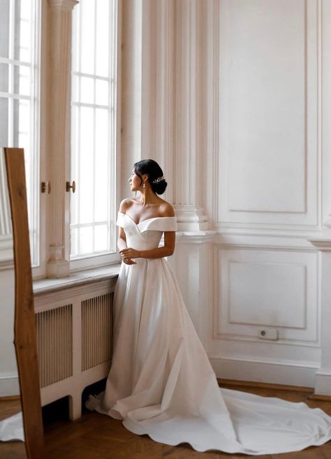 Stylish Bride, Timeless Wedding Dress, Off Shoulder Wedding Dress, Classy Wedding Dress, Celebrity Wedding Dresses, Minimalist Wedding Dresses, Dream Wedding Ideas Dresses, Wedding Dresses Satin, Classic Wedding Dress