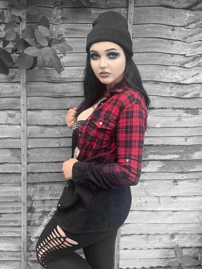 Angeles, Los Angeles, Grunge Girl, Red Goth, Dark Beauty Fashion, Goth Pants, Fairy Goth, Metalhead Girl, Alt Girl