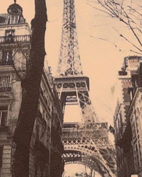 Me-core according to Pintrest #pintrestbased #mylife #dontrepostwithoutpermission🚫 Paris France Aesthetic Wallpaper, French Dark Aesthetic, Paris 1930s Aesthetic, France Aesthetic Dark, Old Vibes Aesthetic, Aesthetic Old Pictures, French Aestethic, France Aestethic, Seine Aesthetic