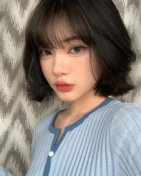 Oval Face Haircuts Short, Short Hair Makeup, Oval Face Haircuts, Short Dark Hair, Korean Short Hair, Peach Hair, Fashion Technology, Beauty Hairstyles