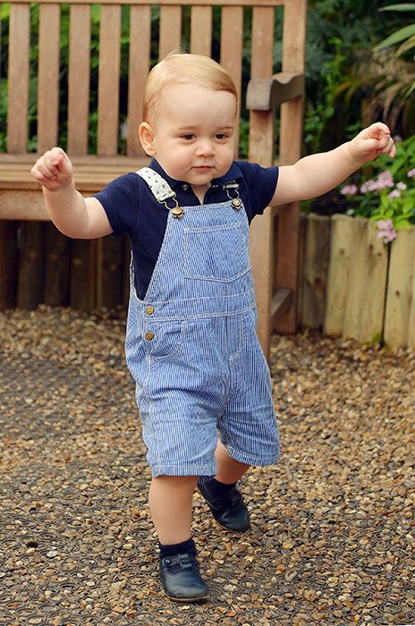 Royal baby fever: Archie Harrison, Prince Harry, the Queen, more royals aged one - Photo 4 Prince George Funny, Prince George Clothes, Prince George Baby, Prince George Birthday, Fürstin Charlene, Prinz George, Prince William Et Kate, Princesa Charlotte, William E Kate