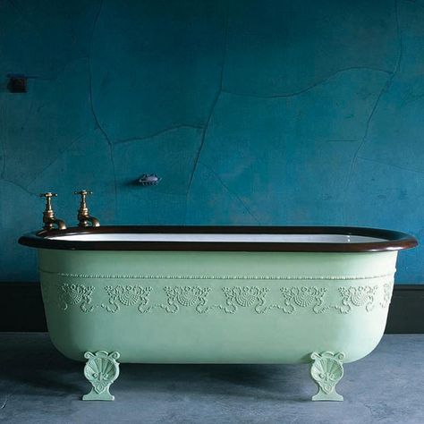 Antique Bathtub, Cast Iron Bath, Cast Iron Bathtub, Bad Inspiration, Dream Bathroom, Bathtubs, Blue Walls, Beautiful Bathrooms, Clawfoot Bathtub