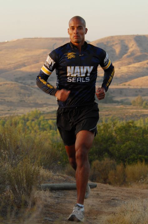 David Goggins Wallpaper Iphone, David Goggins Running, David Goggins Workout, Goggins Wallpaper, David Goggins Wallpaper, Gym Men Motivation, David Goggins, Military Gear Tactical, Marathon Training Plan