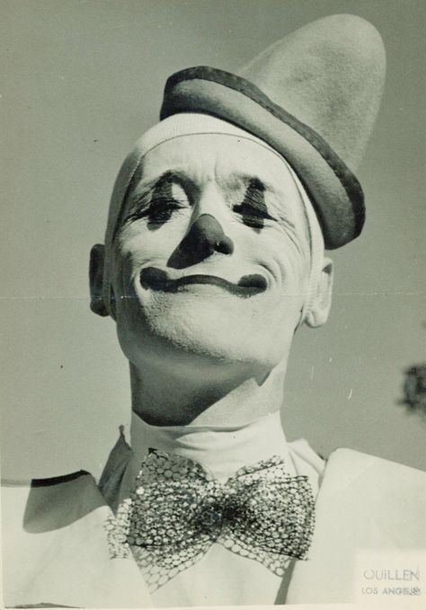 1920's clown Makeup Clown, Old Circus, Pierrot Clown, Circus Sideshow, Send In The Clowns, Clown Faces, Vintage Clown, Circus Clown, Scary Clowns