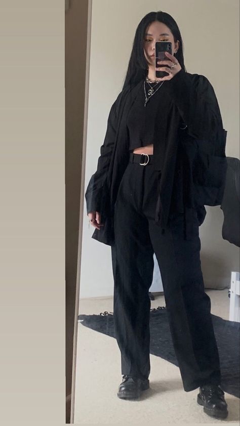 All Black Outfit Gender Neutral, Black Smart Casual Outfit, Gothic Office Outfit, Kookcore Outfit, Black Outfits Aesthetic, Black Outfit Women, Black Tomboy, Black Outfit Ideas, Dark Outfit