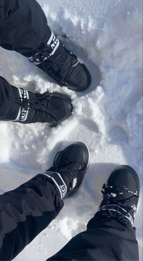 Ski Resort Outfit, Moon Boots Outfit, Ski Fits, Snow Fits, Chalet Girl, Could Be Us, Skiing Aesthetic, Ski Aesthetic, Snow Trip