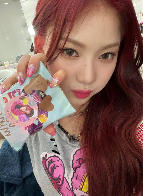 #isa #stayc #kpopicons #kpop #icons Red Hair, It's Going Down, State Of The Union, Pop Idol, 1 Girl, K Idols, Korean Girl Groups, Photo Cards, Kpop Girls