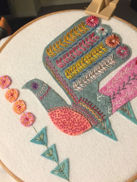 Folk embroidery – Love, Lucie Patchwork, Bright Christmas Decorations, Yumiko Higuchi, Bird Embroidery Pattern, Clothes Embroidery Diy, Fine Embroidery, Manual Work, Embroidered Bird, Wool Embroidery
