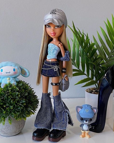 2000s Fashion Outfits Bratz, Beats Doll Outfits, Bratz Core Aesthetic Outfits, Bratz Dolls Outfits, Bratz Outfits Inspiration, Bratz Y2k, Bratz Outfits, Bratz Doll Outfits, Jean Skirt Outfits