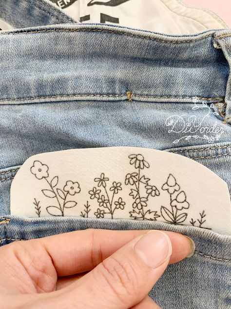 Tela, Diy Clothes Embroidery, Stick And Stitch Embroidery, Flower Embroidery Pattern, Stick And Stitch, Clothes Embroidery, Clothes Embroidery Diy, Denim Embroidery, Embroidery Diy