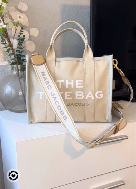 Neutral tote bag spring summer mark Jacobs Mark Jacob’s Bag, Marc Jacob’s Tote Bag, Purses And Handbags Aesthetic, Marc Jacobs Tote Bag Medium, Mark Jacobs Tote Bag, Medium Tote Bag Marc Jacobs, Mark Jacobs Bag, The Tote Bag Marc Jacobs, Handbags Aesthetic