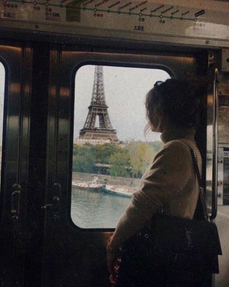 France Aesthetic, Paris Dream, Paris Vibes, Instagram Baddie, Parisian Life, Travel Around Europe, Paris Aesthetic, Voyage Europe, Foto Poses