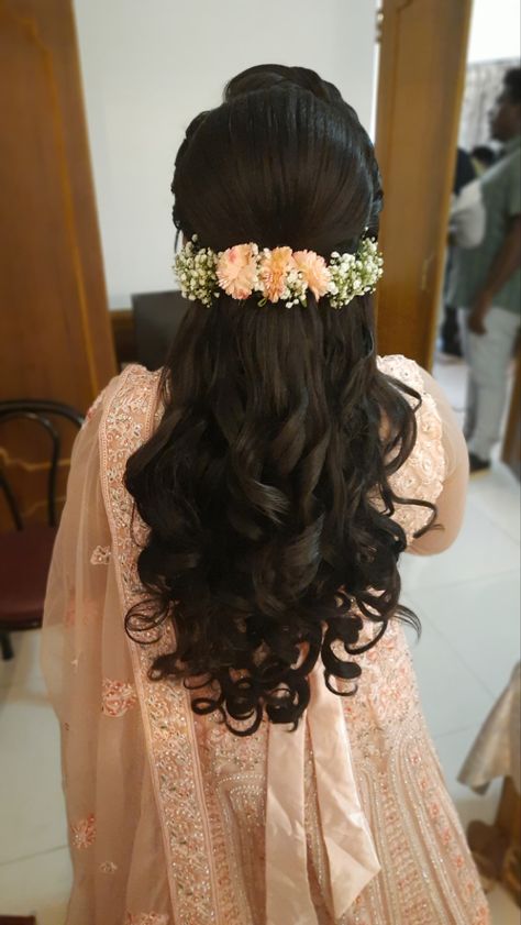 Open Hairstyles For Christian Bride, Christian Bride Hairstyle, Simple Hairstyle For Saree, Reception Hairstyle, French Hairstyle, Simple Bridal Hairstyle, Reception Hairstyles, Hairstyle Indian, Hair Style On Saree