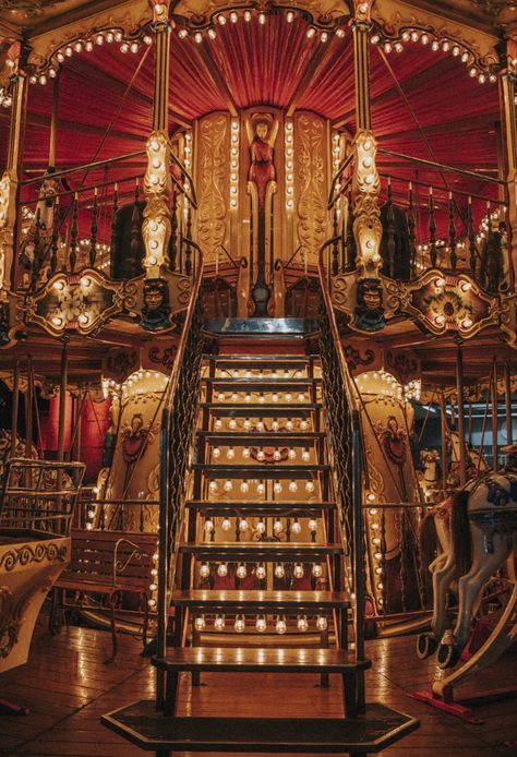 Haunted Carnival Aesthetic, Steampunk Circus Aesthetic, Carnival Background Aesthetic, Retro Circus Aesthetic, Whimsical Circus Aesthetic, Old Carnival Aesthetic, Carnival Rides Aesthetic, Carnival Aesthetic Vintage, Harlequin Aesthetic