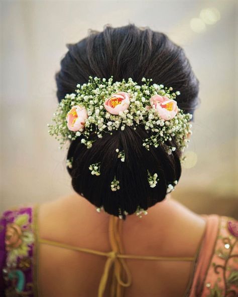 Real Flower Hairstyle For Indian Bride, Low Bun Hairstyles Indian Wedding, Traditional Hairstyles, Flower Gajra, Indian Braids, Bridal Hair Decorations, Hair Style On Saree, Bridal Hairstyle Indian Wedding, Flower Bun