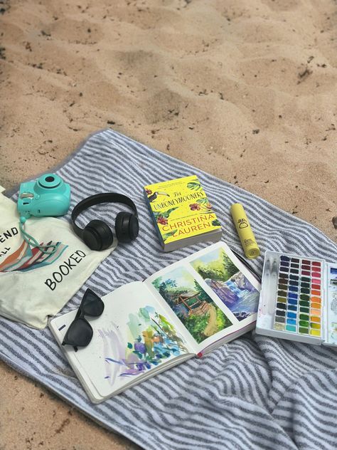 Los Angeles, Work On The Beach, Journaling At The Beach, Studying On The Beach, Living By The Beach Aesthetic, Beach Reading Pictures, Reading By The Beach, Beach Activities Aesthetic, Books On Beach