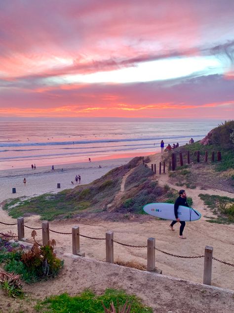 California coconut girl summer aesthetic summer night sunset pic surf pic iPhone wallpaper San Diego Must See Places In California, 90s California Aesthetic, Cali Life Style, California Summer Aesthetic, Socal Aesthetic, Cali Aesthetic, Burlingame California, Usa Aesthetic, Cali Summer