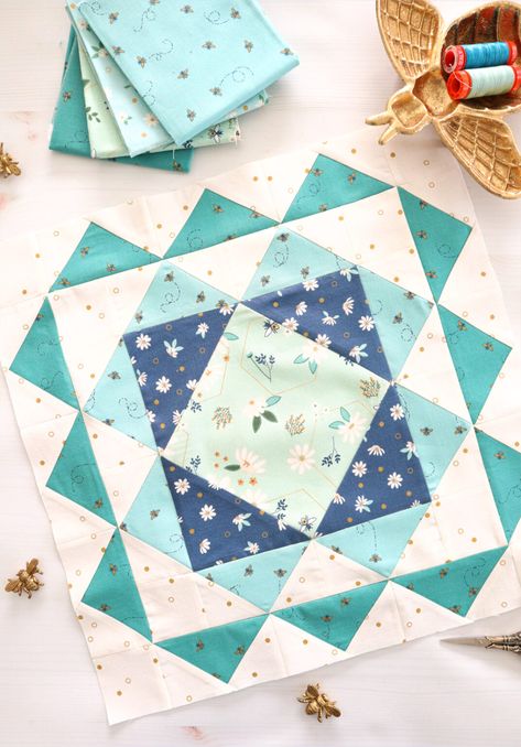 Patchwork, Paper Piecing Quilt Blocks, Quilt Triangles, Sew Along, Handmade Quilts For Sale, Bed Quilts, Patchwork Blocks, Quilted Bags, English Paper Piecing Quilts