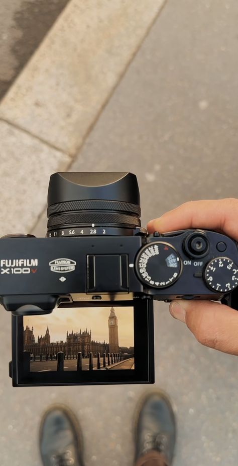 Film Camera Photography, Teknologi Gadget, Cute Camera, Streets Of London, Photo Walk, Foto Tips, Foto Vintage, Film Cameras, Photography Camera