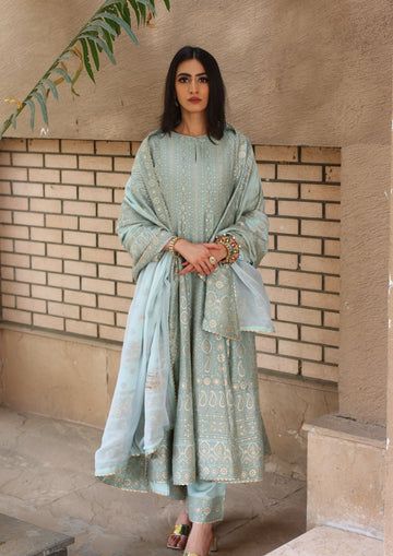 Gulabo Jaipur, Desi Dress, Indian Designer Suits, Desi Fashion Casual, Traditional Indian Dress, Pakistani Fancy Dresses, Royalty Aesthetic, Green Star, Hand Accessories