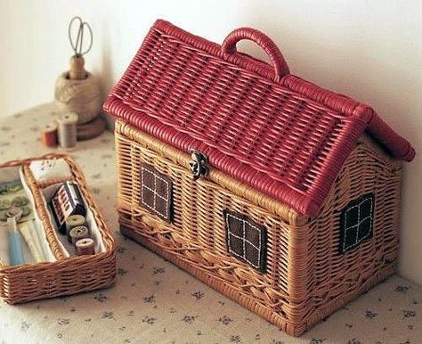 Vintage Wicker Sewing Box in the Shape of a Cabin. Sewing Kit, Willow Weaving, Basket Wicker, Baskets And Boxes, Sewing Basket, Sewing Kits, Paper Weaving, Newspaper Crafts, Vintage Sewing Machines