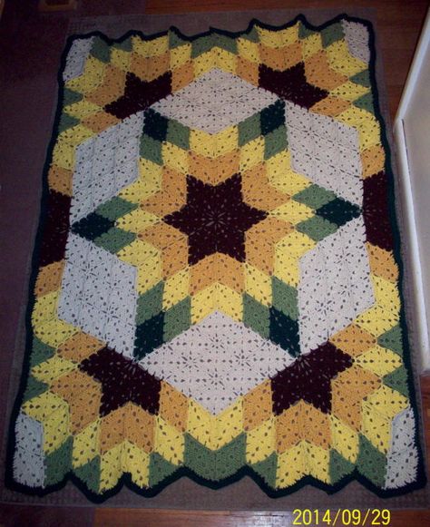 Beautiful Prairie Star Afghan.  Looove the colors- reminds me of sunflowers Crochet Blanket From The Center, Star Afghan, Crochet Quilt Pattern, Afghans Crochet, Crochet Blanket Designs, Crochet Blanket Afghan, Crochet Bedspread, Crochet Sunflower, C2c Crochet