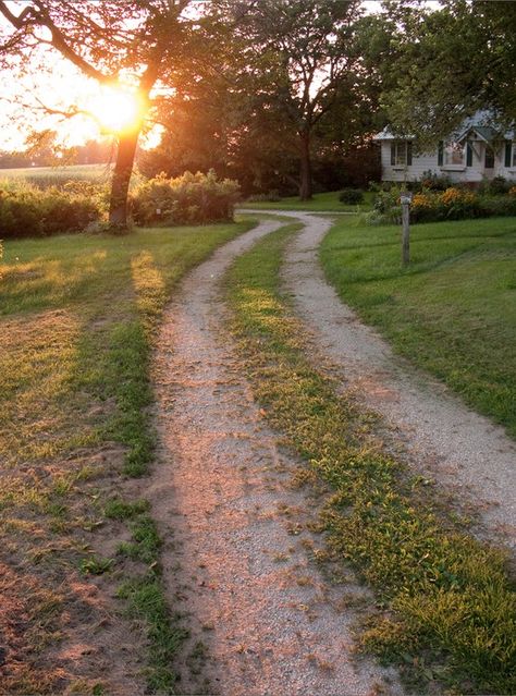 country driveway A Place In The Country, Sweet Dream Aesthetic, Simple Living Photography, Full Of Life Aesthetic, Simple Country Decor, Country Lake Aesthetic, House With Driveway, Farm Aesthetic Country Living, Country Living Aesthetic