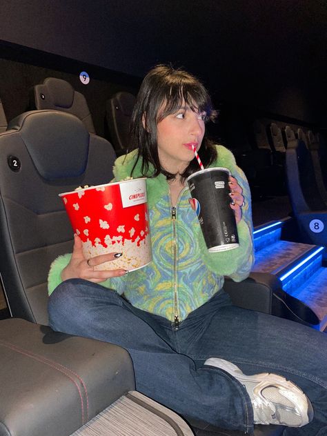 Movie Poses Reference, Drinking Photo Ideas, Take Photo Idea Cafe, Movie Theater Pose Ideas, Theater Pics Ideas, Selfie Night Ideas, Movies Pictures Ideas, Movie Theater Aesthetic Pics, Movie Theater Instagram Pictures