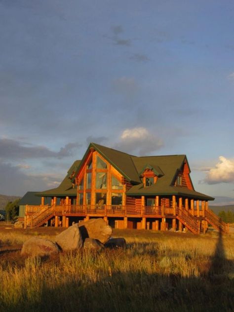 Western House Exterior, Rustic Ranch House Exterior, Log Cabins Exterior, Log Cabin Homes Rustic, Montana Ranch House, Colorado Mountain Homes, Log Cabin House, Log Homes Exterior, Country Home Exterior