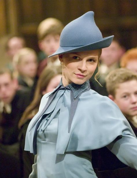 Every time Fleur Delacour showed us how to do life properly | Wizarding World Fleur Delacour Costume, Fleur Harry Potter, Harry Potter Interviews, Harry Potter Witch, Film Harry Potter, Harry Potter Wiki, Arthur Weasley, Clemence Poesy, Hot Topic Clothes