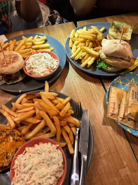 Nando’s Aesthetic, Food Shopping Aesthetic, Nandos Aesthetic, Restaurant Food Pics, Latina Sisters, Restaurant Aesthetic Food, Aesthetic Food Pictures, Pics Of Food, Restaurant Pics