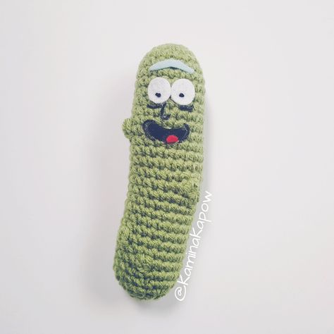 This is a free pickle pattern, you’ll have to improvise the face if you want to make Pickle Rick. He has many different expressions to pick from, so pickle your favorite Rick and get to it. U… Amigurumi Patterns, Baby Bonnet Crochet Pattern Free, Crochet Pickle Pattern, Crochet Pickle, Emotional Support Pickle, Baby Bonnet Crochet Pattern, Pickle Rick, Crochet Geek, Rick Y Morty
