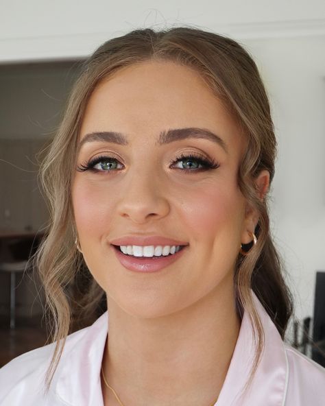 Bridesmaid wedding makeup Simple Make Up For Bridesmaids, Bridesmaid Makeup Soft Natural, Bridesmaid Makeup Minimal, Bridesmaid Makeup Brown Hair Blue Eyes, Light Bridesmaid Makeup Simple, Matte Bridesmaid Makeup, Bridesmaids Natural Makeup, Bridesmaid Makeup Glasses, Wedding Makeup For Bridesmaids Natural Looks