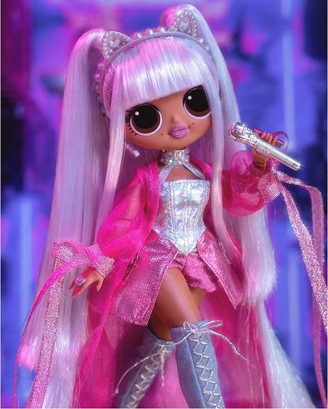 INTRODUCING KITTY K : Meet the newest R&B sensation globally known for her stunning features, beautiful, styled hair, and her own showstopping style. She's ready to conquer the music industry alongside other LOL DOLLS (sold separately). LET'S RE-MIX : Kitty K's shimmering coat and holographic fashion, she's taking the spotlight and performs to the stage confidently. She comes with 2 outfits. Mix and match fashions with her BFF, LOL Surprise OMG Pop B.B Holographic Bodysuit, Holographic Fashion, Hello Kitty Wallpaper Hd, Halloween Costume Toddler Girl, Outrageous Fashion, Light Pink Hair, Adorable Homes Game, Mix And Match Fashion, Extra Outfits