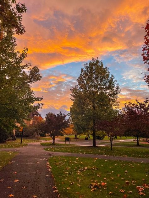 Nature, Quaint Town Aesthetic, Small Town Massachusetts, Small Town Neighborhood Aesthetic, Aesthetic Town Pictures, Small Town Sunset, Eleanor Core Aesthetic, Cute Small Town Aesthetic, Small Town Friends Aesthetic