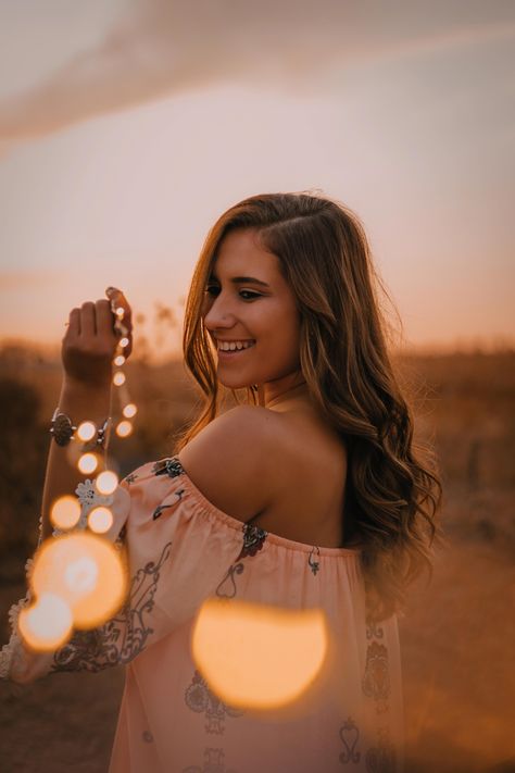 Senior Photos With Fairy Lights, Fairy Lights Shoot, Fairy Lights Photography Portraits, Fairy Light Portrait Photography, Fairy Light Portrait, Twinkle Light Photoshoot, Twinkle Lights Photoshoot, Fairy Light Photoshoot, Nighttime Senior Pictures