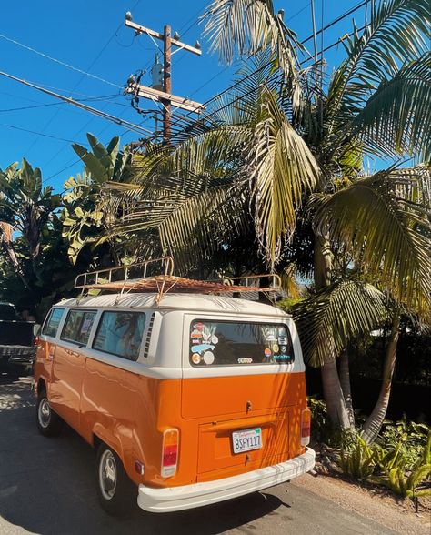 ig @paulineferraraa Volxwagon Van Aesthetic, Mobil Van, Volkswagon Van, Surfer Aesthetic, Beach Van, Vans Aesthetic, Beachy Art, High By The Beach, Biker Aesthetic