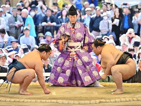 Sumo Wrestling in Japan: Where and When to Watch - JRailPass Fukuoka, Kyushu, Nagoya, Sumo Wrestler, Yasukuni Shrine, Clash Of The Titans, Tokyo Station, Charles And Diana, Buy Tickets