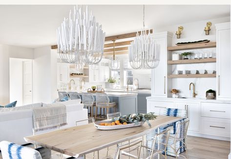 Coastal Sophistication in Palm Beach – One Kings Lane — Our Style Blog White Wood Kitchen, Acrylic Dining Chairs, Brass Dining Table, Kitchen Lighting Design, Transitional Dining, Open Dining Room, Pool Rooms, Coastal Kitchen, Beach House Interior